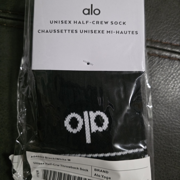 ALO Yoga Black and White Half-Crew Socks - Picture 1 of 1